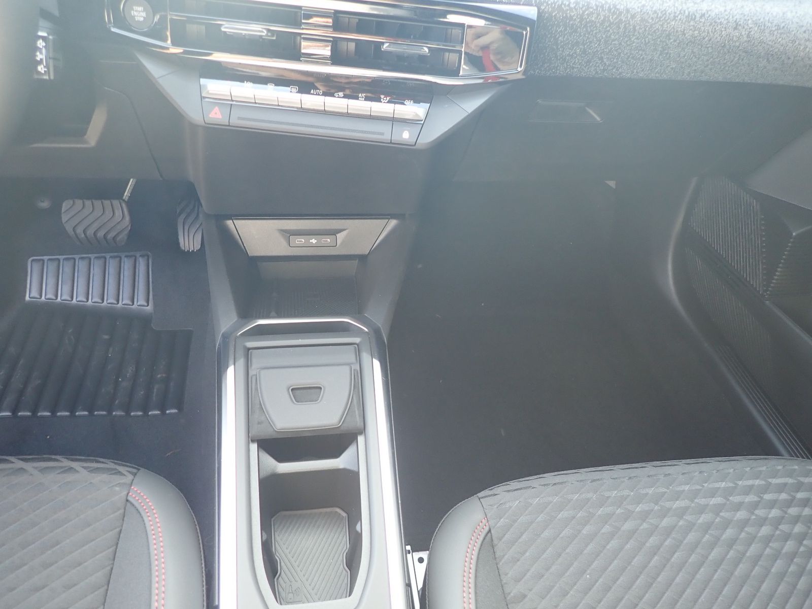 Fahrzeugabbildung Renault Clio Techno Full Hybrid E-Tech 160
