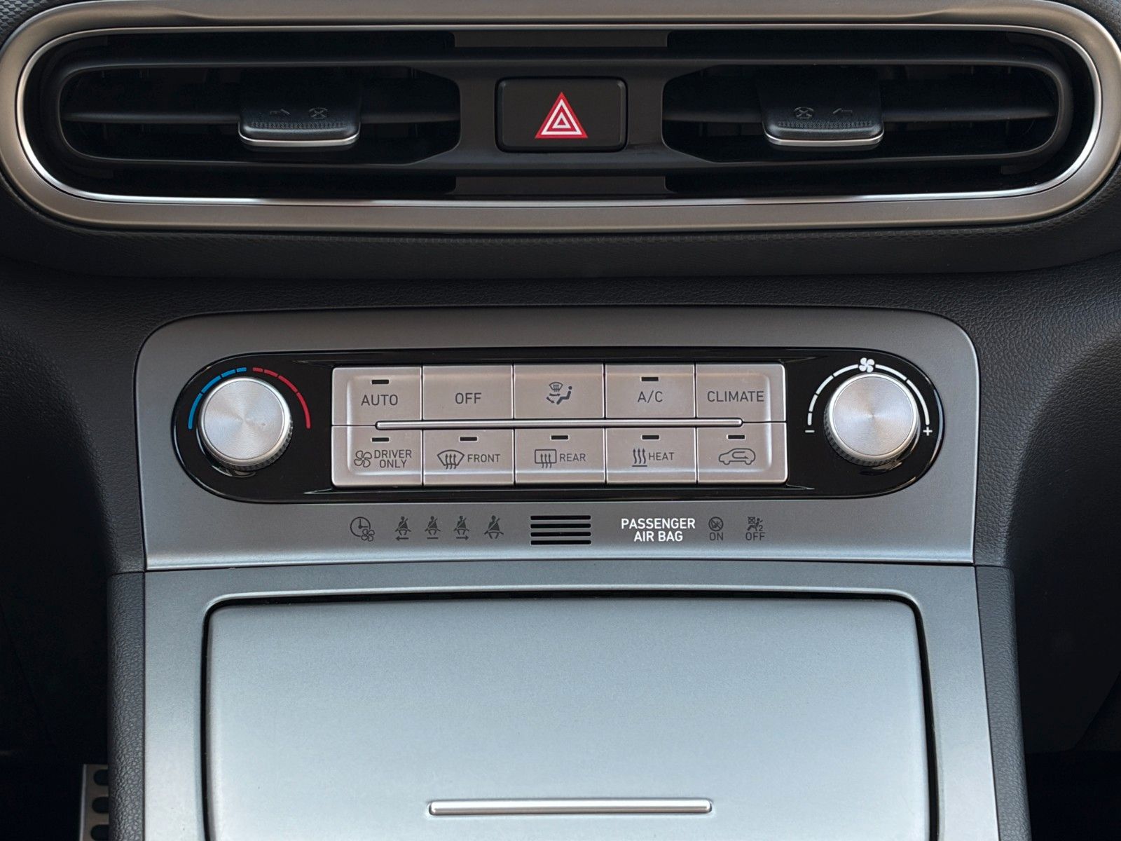 Fahrzeugabbildung Hyundai KONA E Select SHZ LHZ ACC PDC LKA Navi CarPlay