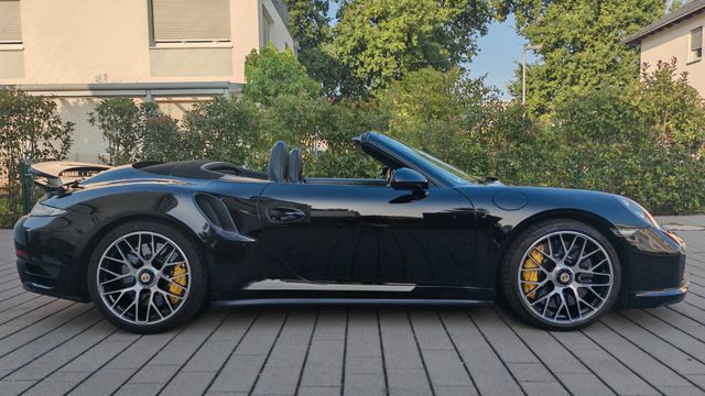 Porsche 991 Turbo S Cabriolet/PCCB/Burmester