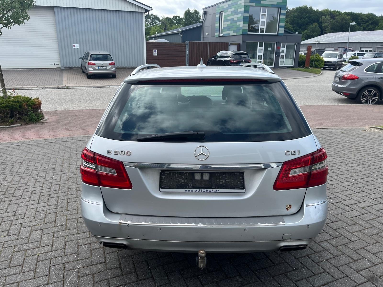 Mercedes-Benz E300 2011 — engine 2.987 cm³, 231 HP (170kW)