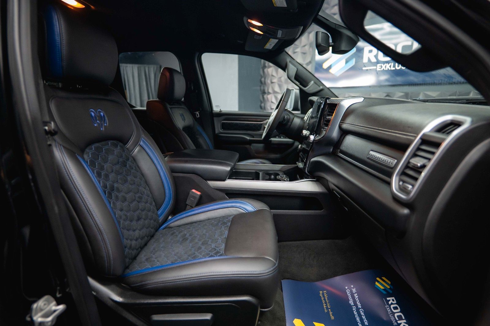 Fahrzeugabbildung Dodge RAM 5.7 V8 HEMI 4x4 OFFROAD Night-Paket LONGBED