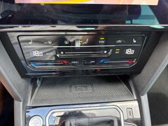 Fahrzeugabbildung Volkswagen Passat Var. 2.0TDI DSG Elegance AHK MATRIX ACC