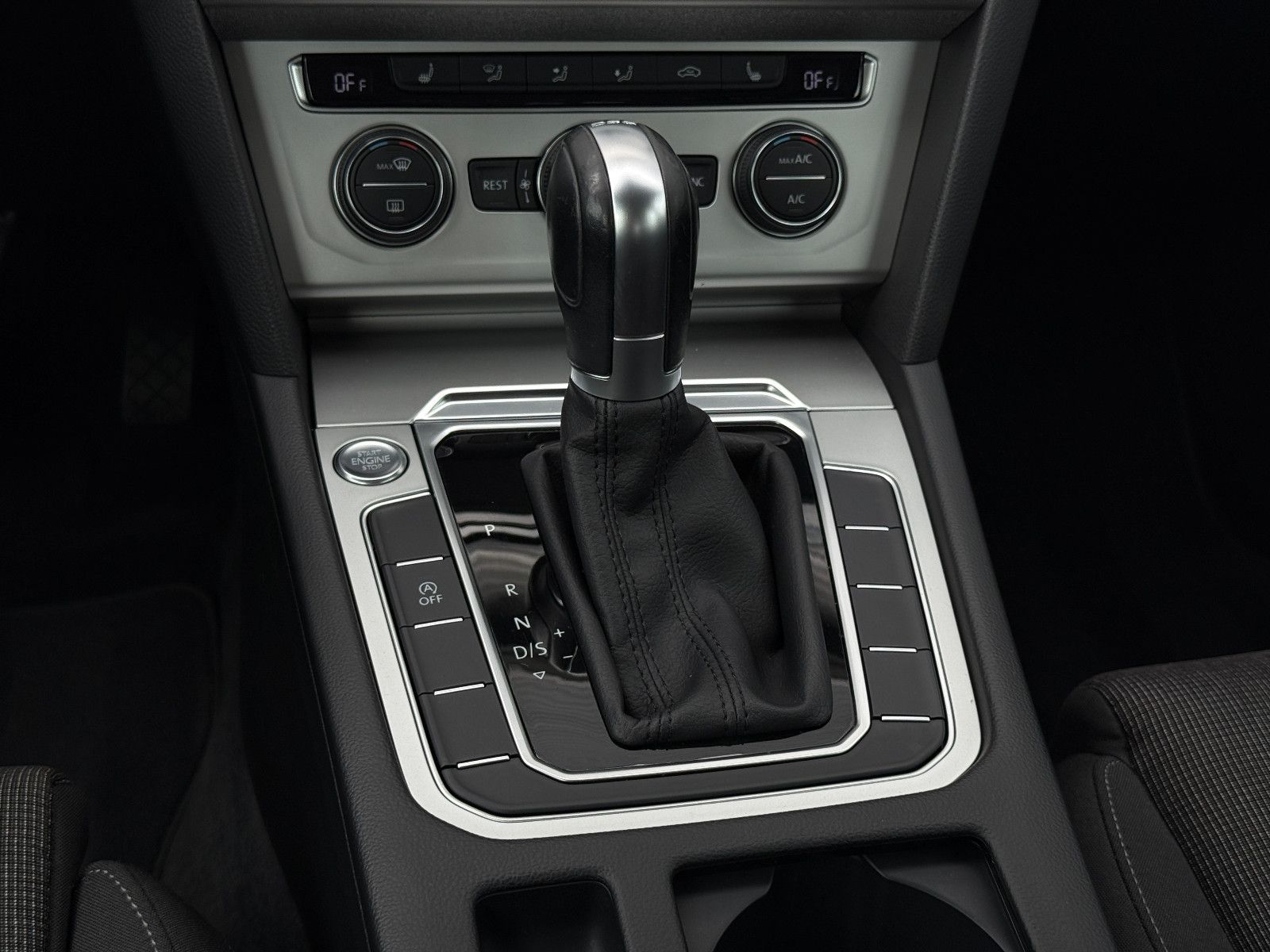 Fahrzeugabbildung Volkswagen Passat Comfortline DSG ACC Navi PDC SHZ Massage