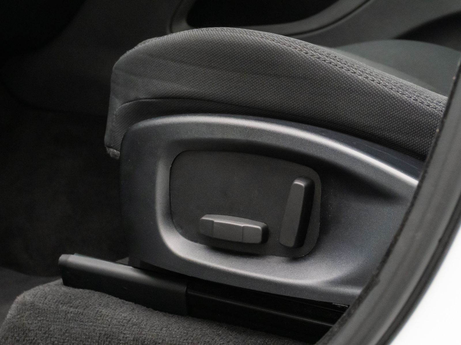 Fahrzeugabbildung Jaguar F-PACE Pure AWD Xenon Memory Kamera Tempomat 20"