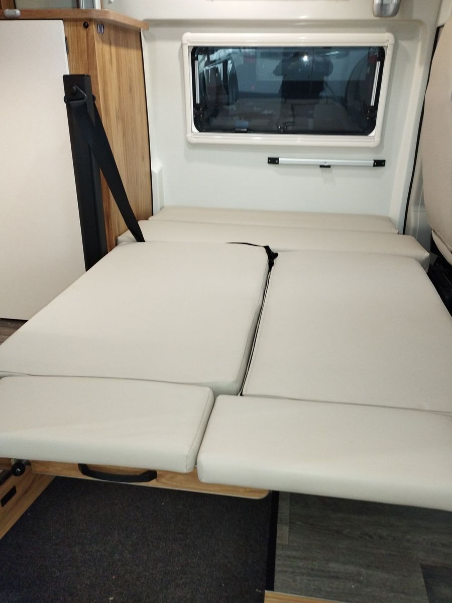 Fahrzeugabbildung Karmann Dexter DE 550 140 PS, Rückfahrkamera