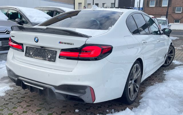 BMW M550i 4x4 SCH.DACH-KAMERA-HEAD UP-2HAND-SHZ-H&K-