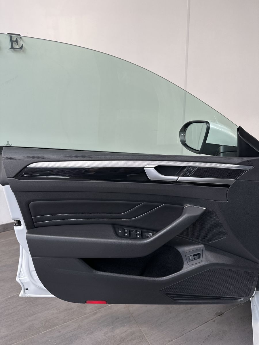 Fahrzeugabbildung Volkswagen Arteon R-Line NAV+MATRIX+PANO+ACC+AHK+360°+20ZO