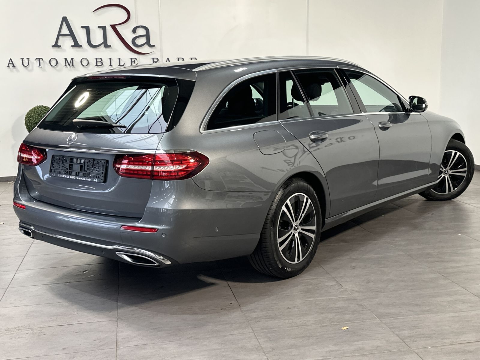 Fahrzeugabbildung Mercedes-Benz E 200d T Avantgarde NAV+LED+AHK+KAM+WIDE+CARPLAY