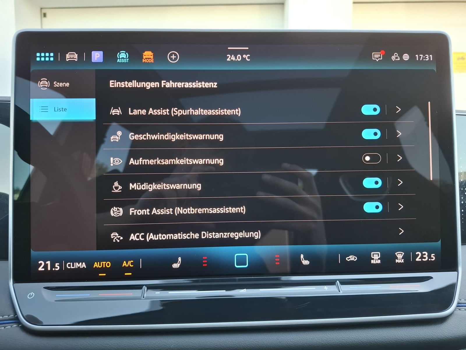 Fahrzeugabbildung Volkswagen Tiguan 2.0 TDI 4M R-Line BLACK*PAN*HK*AHK*MATRIX
