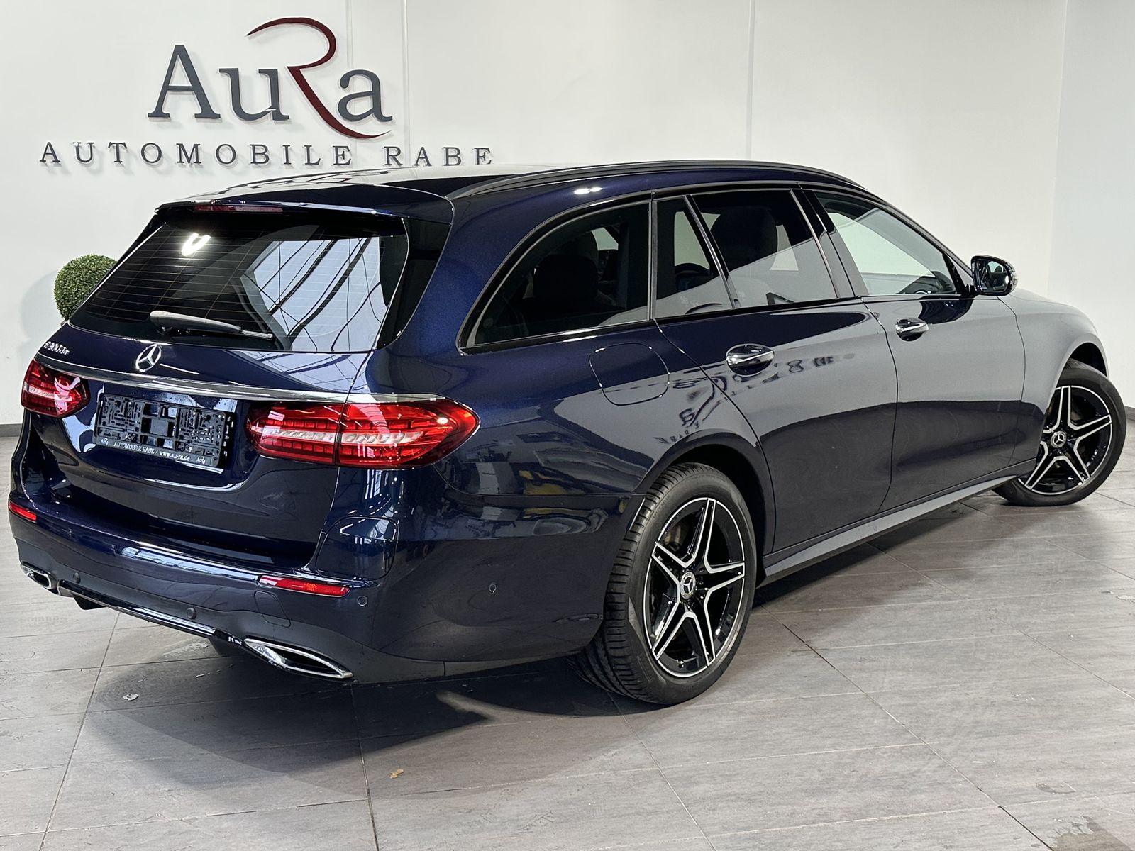 Fahrzeugabbildung Mercedes-Benz E 300de T AMG-Line NAV+LED+PANO+BURMESTER+KAMERA