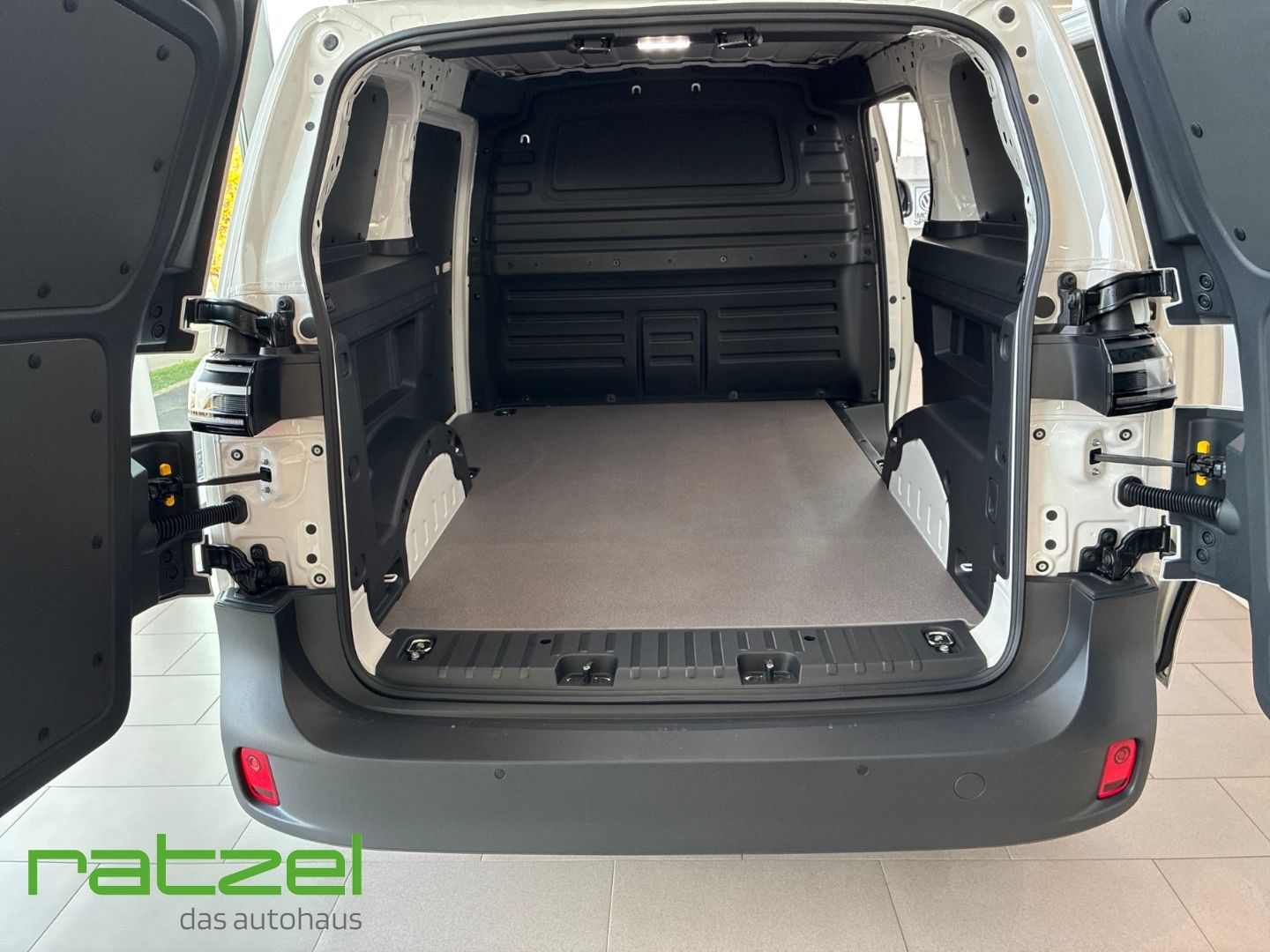 Fahrzeugabbildung Volkswagen ID. Buzz Cargo 210 kW Pro AHK+Navi+LED+Hecktüren