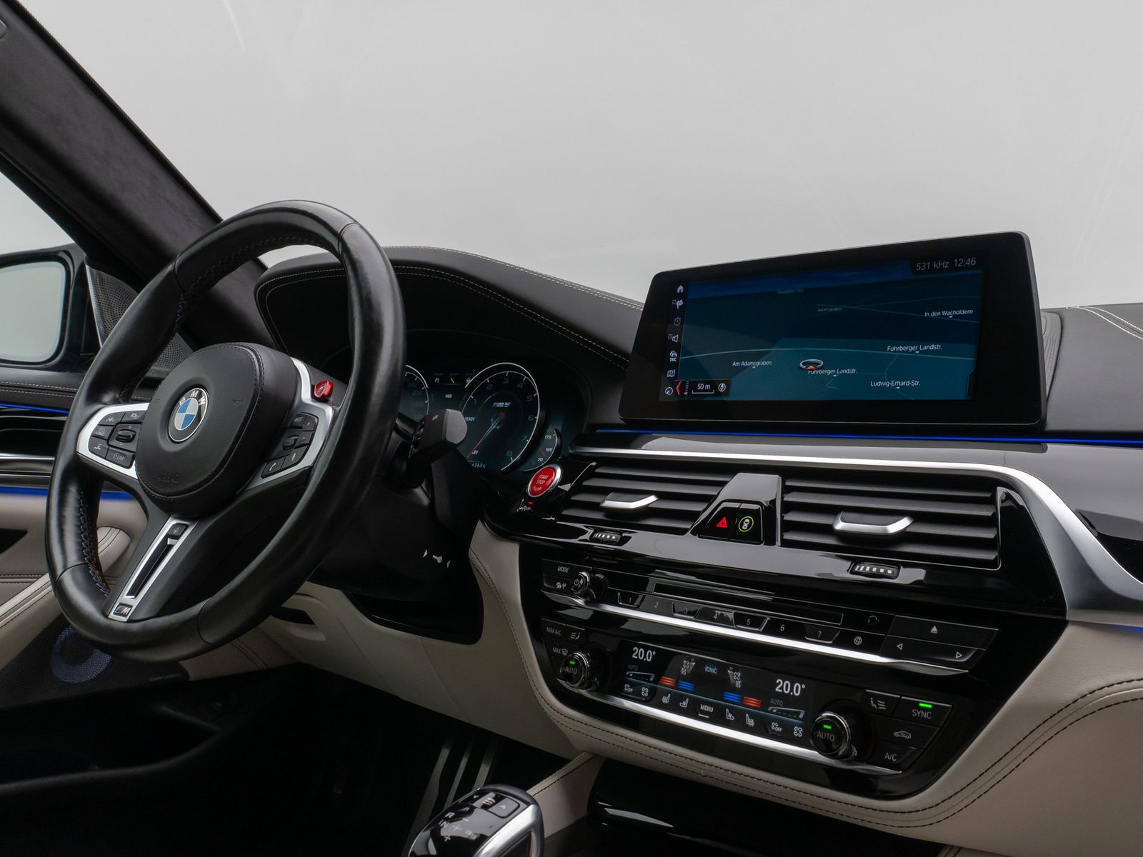 Fahrzeugabbildung BMW M5 xD 360°HUD DAB B&W SoftCl Massage Komfort