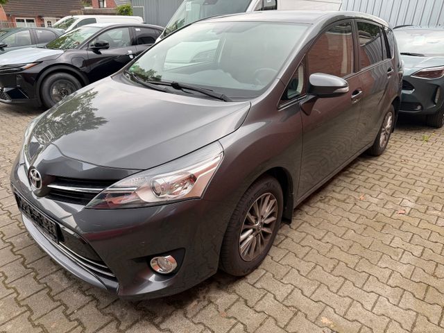 TOYOTA Verso