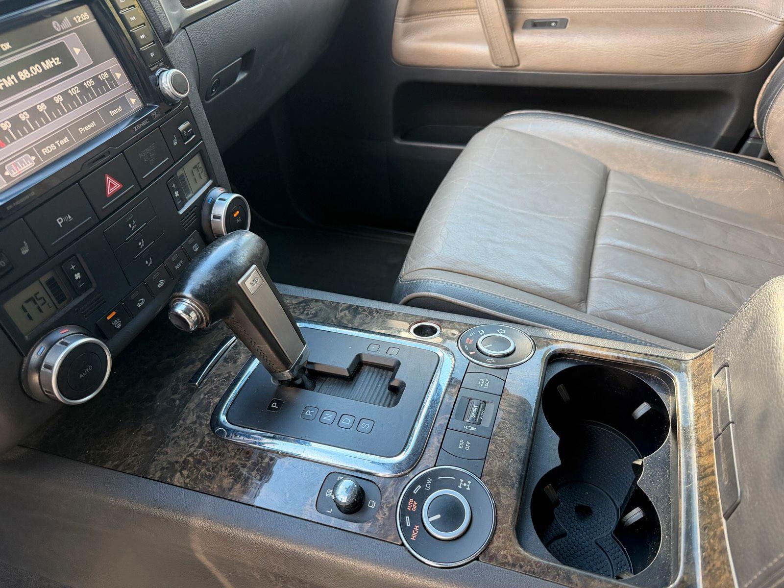 Volkswagen Touareg 2009 — photo 13