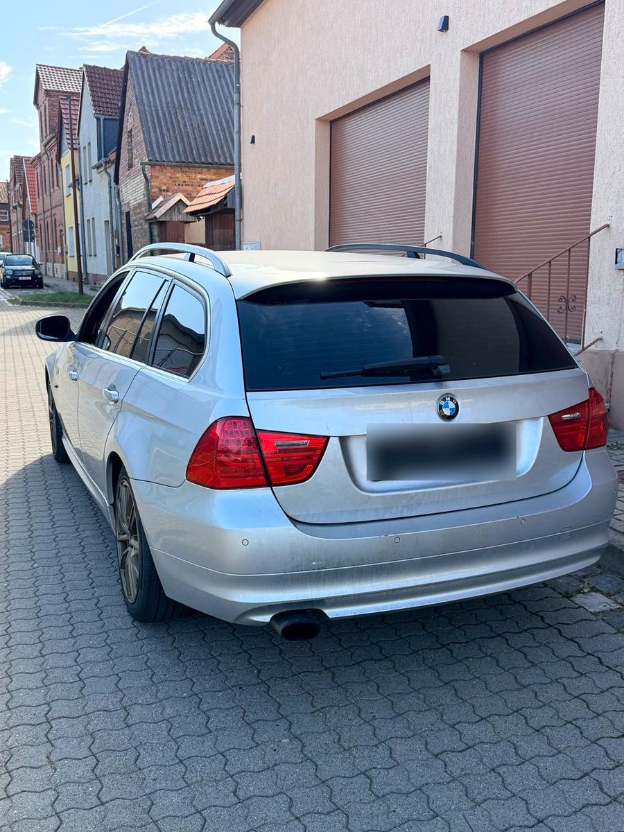 BMW 318 2009 — engine 140 HP (103kW)