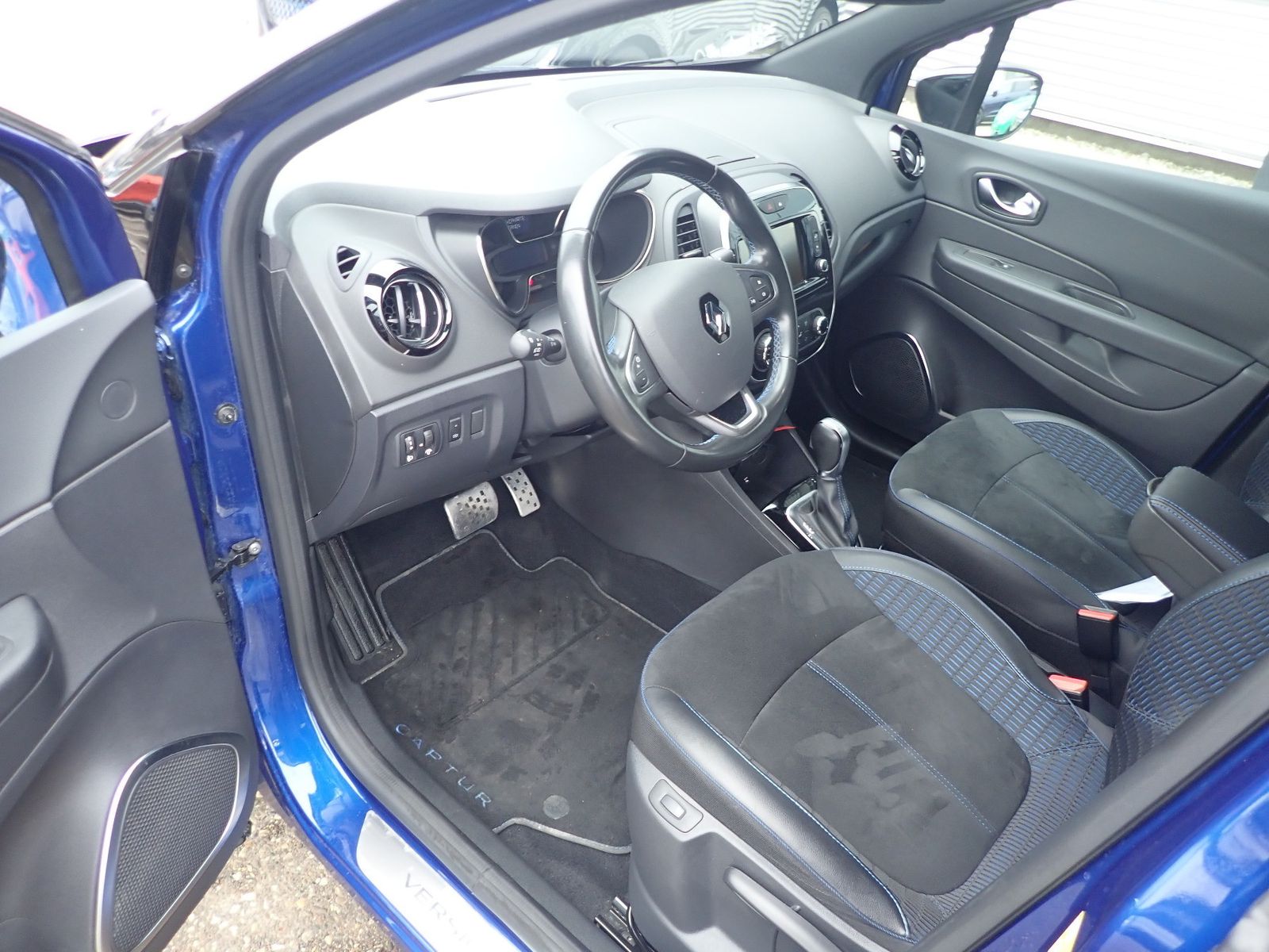 Fahrzeugabbildung Renault Captur VERSION S TCe 150 EDC/AUTOMATIK/