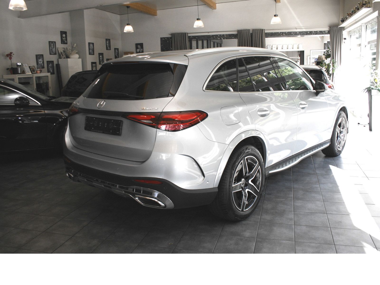 Fahrzeugabbildung Mercedes-Benz GLC 220 d 4M AMG *Distronic*AHK*Leder*Trittbrett