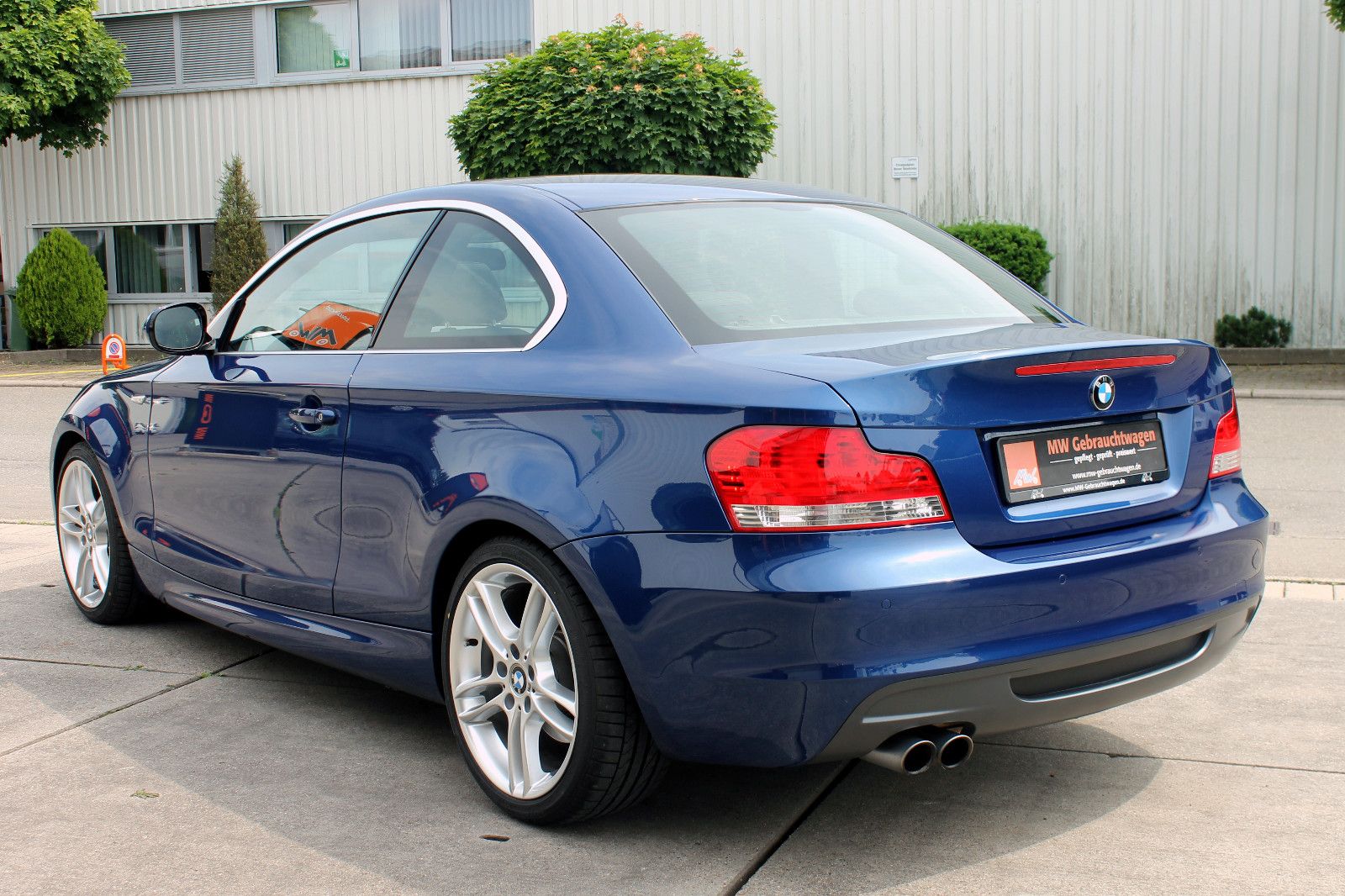 Fahrzeugabbildung BMW 125i Coupé E82 M-Sport PDC SHZ XENON eGSD 2Zonen