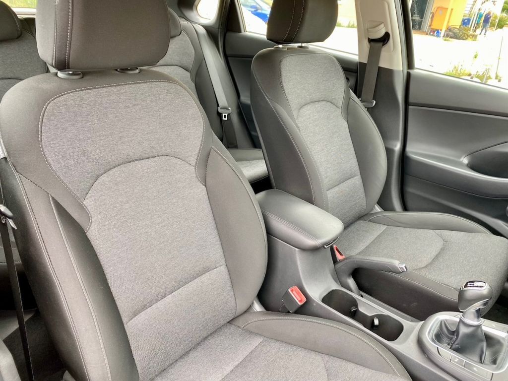 Fahrzeugabbildung Hyundai i30 1.0 AAC SHZ ALLWETTERREIFEN ALU KAMERA PDC