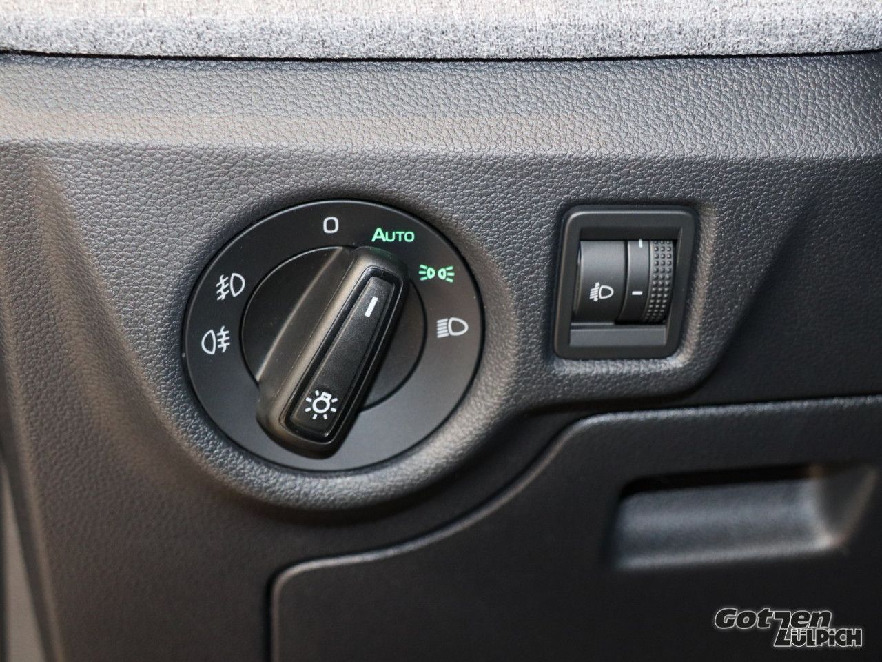 Fahrzeugabbildung SKODA Kamiq Selection 1.5 TSI LED DSG Keyless-Entry