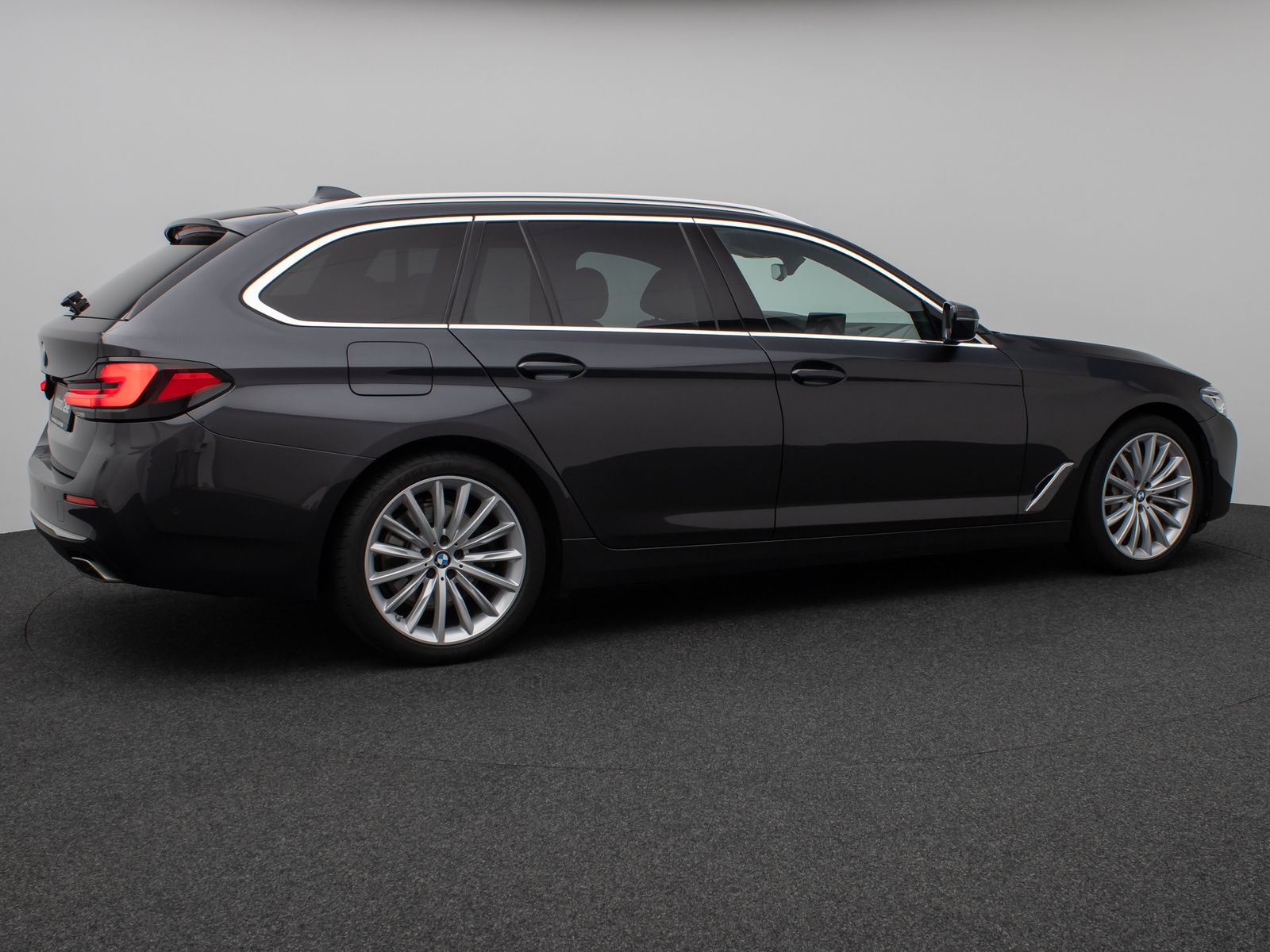 Fahrzeugabbildung BMW 530d LuxuryLine Laser HUD DAB HiFi DisKey 19Zoll