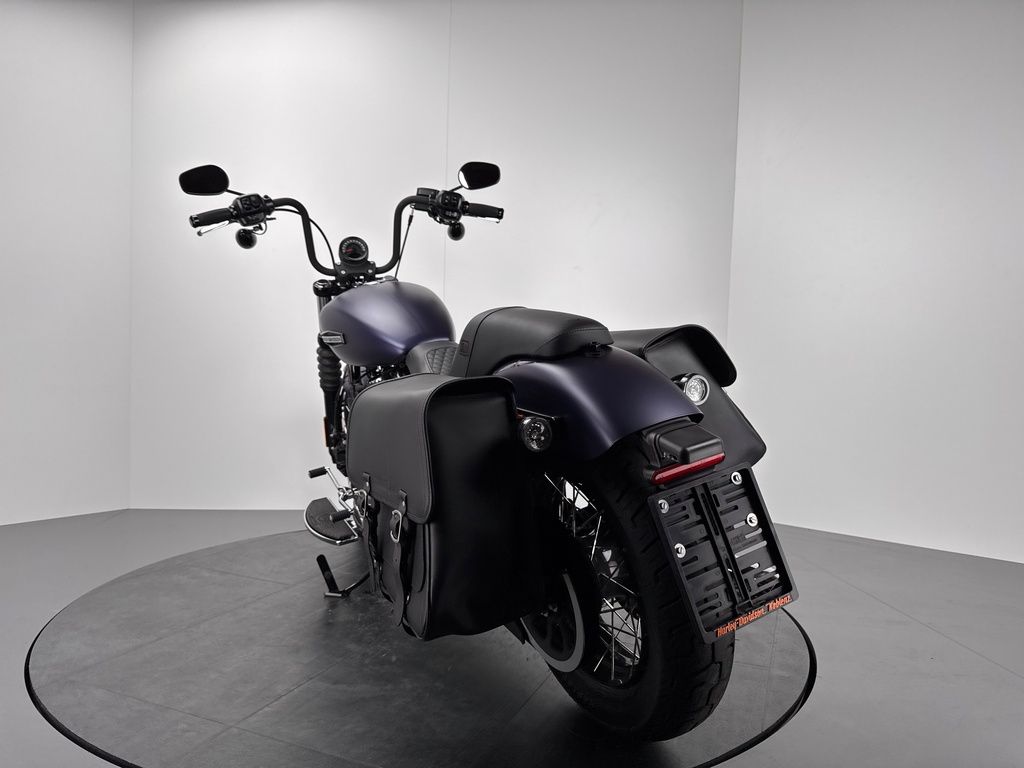 Fahrzeugabbildung Harley-Davidson STREET BOB *NEUWERTIG *ANSCHLUSSGARANTIE 06/29