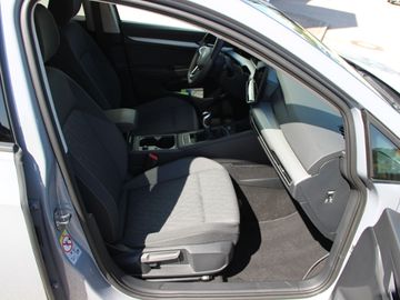 Volkswagen Golf VIII TSI Life Panoramad.