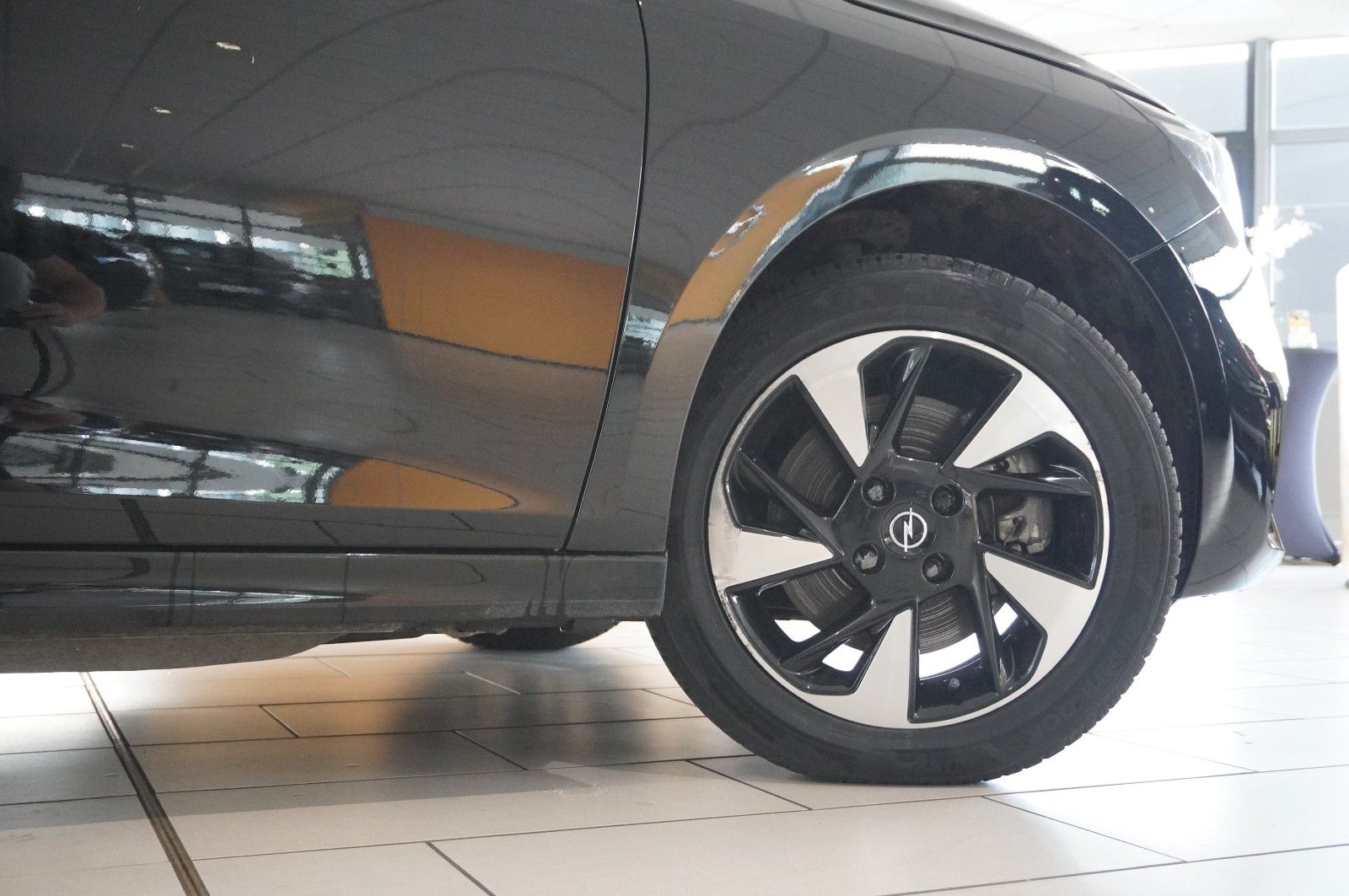 Fahrzeugabbildung Opel Corsa-e  ELEGANCE SHZ|16"ALU|PDC|SHZ|KAMERA