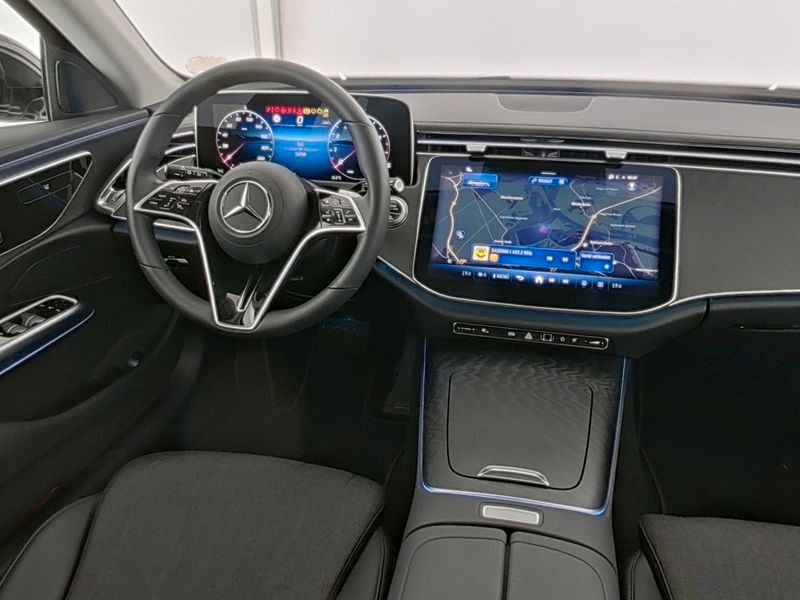 Fahrzeugabbildung Mercedes-Benz E 200 T AVANTGARDE+DISTR+MBUX+AHK+KEYL+LED+TOTW+