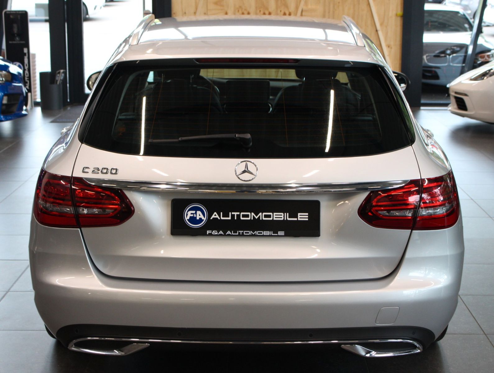 Fahrzeugabbildung Mercedes-Benz C 200 T Avantgarde Distronic*elekt. AHK*LED