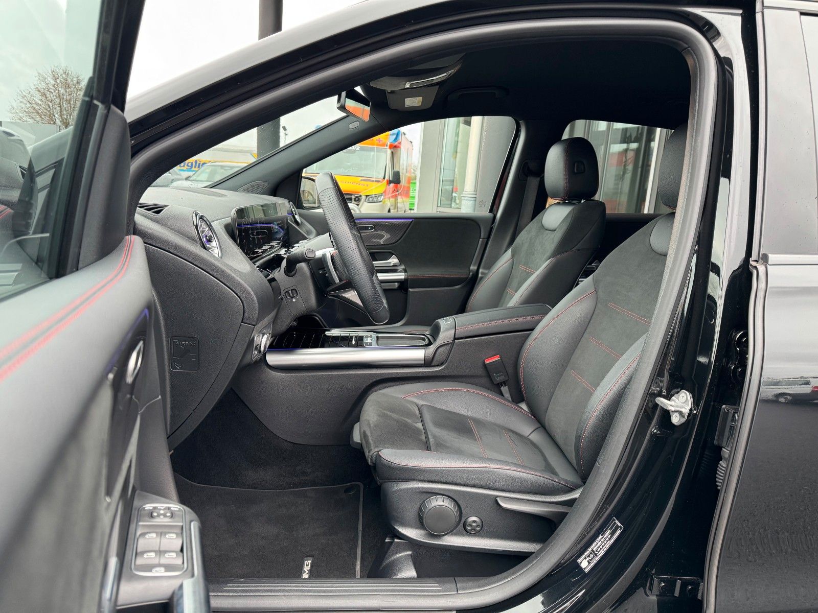 Fahrzeugabbildung Mercedes-Benz B 200 AMG+AHK+Ambiente+RFK+MBUX+Night