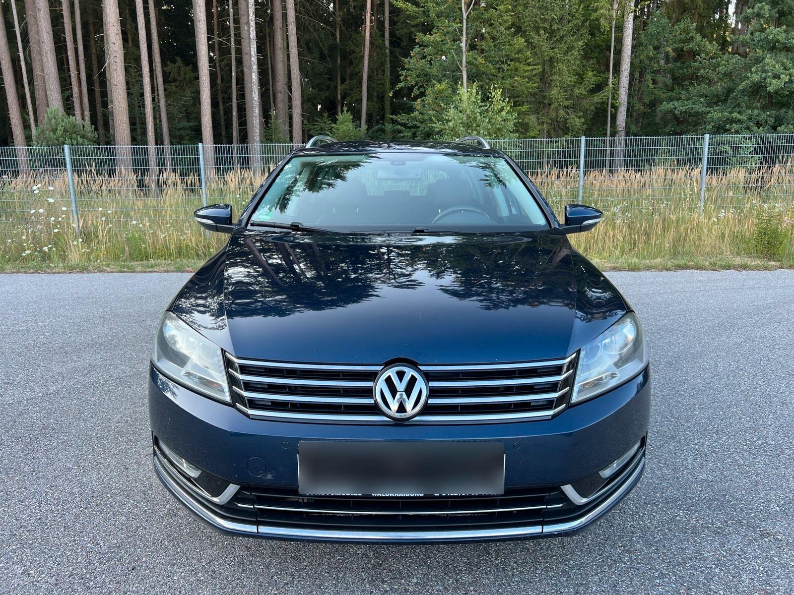Volkswagen Passat 2011 — вигляд ззаду