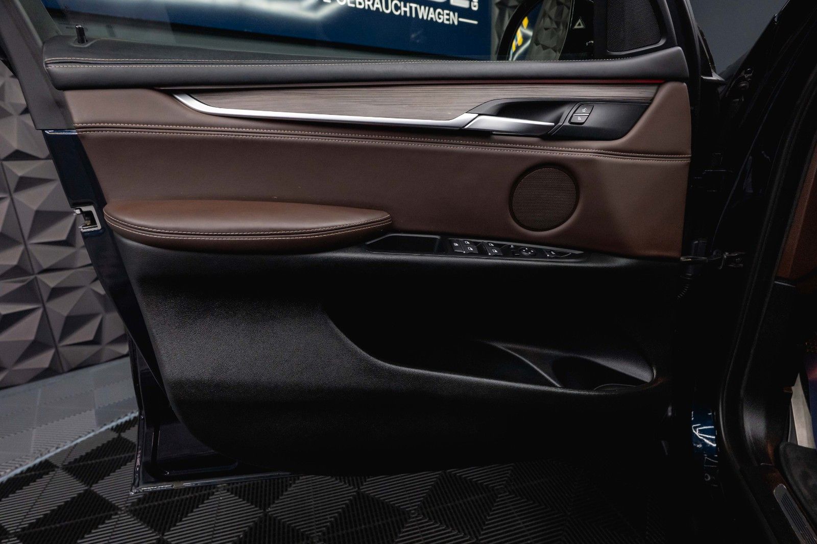 Fahrzeugabbildung BMW X5 M50d Performance *Pano*CarPlay*DAB*360°*  19%