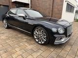Bentley Flying Spur W12 Mulliner B&O voll voll - Bentley Flying Spur Mulliner mit Benzin-Antrieb