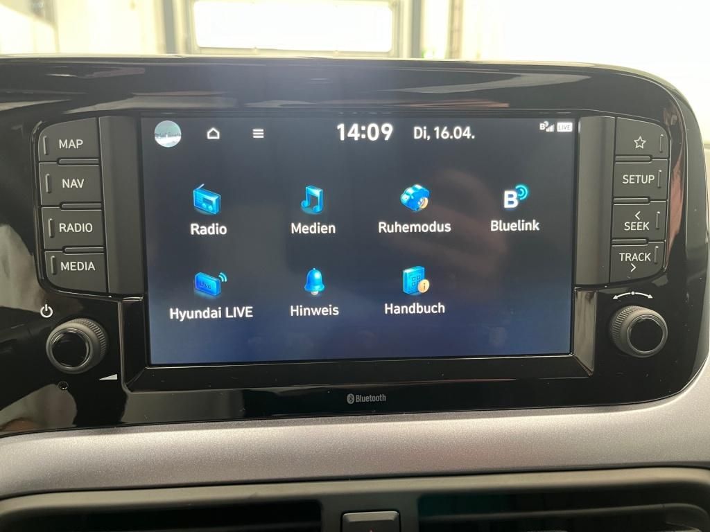 Fahrzeugabbildung Hyundai i10 1.2 Benzin M/T Prime KlimaA Navi SpurH PDC