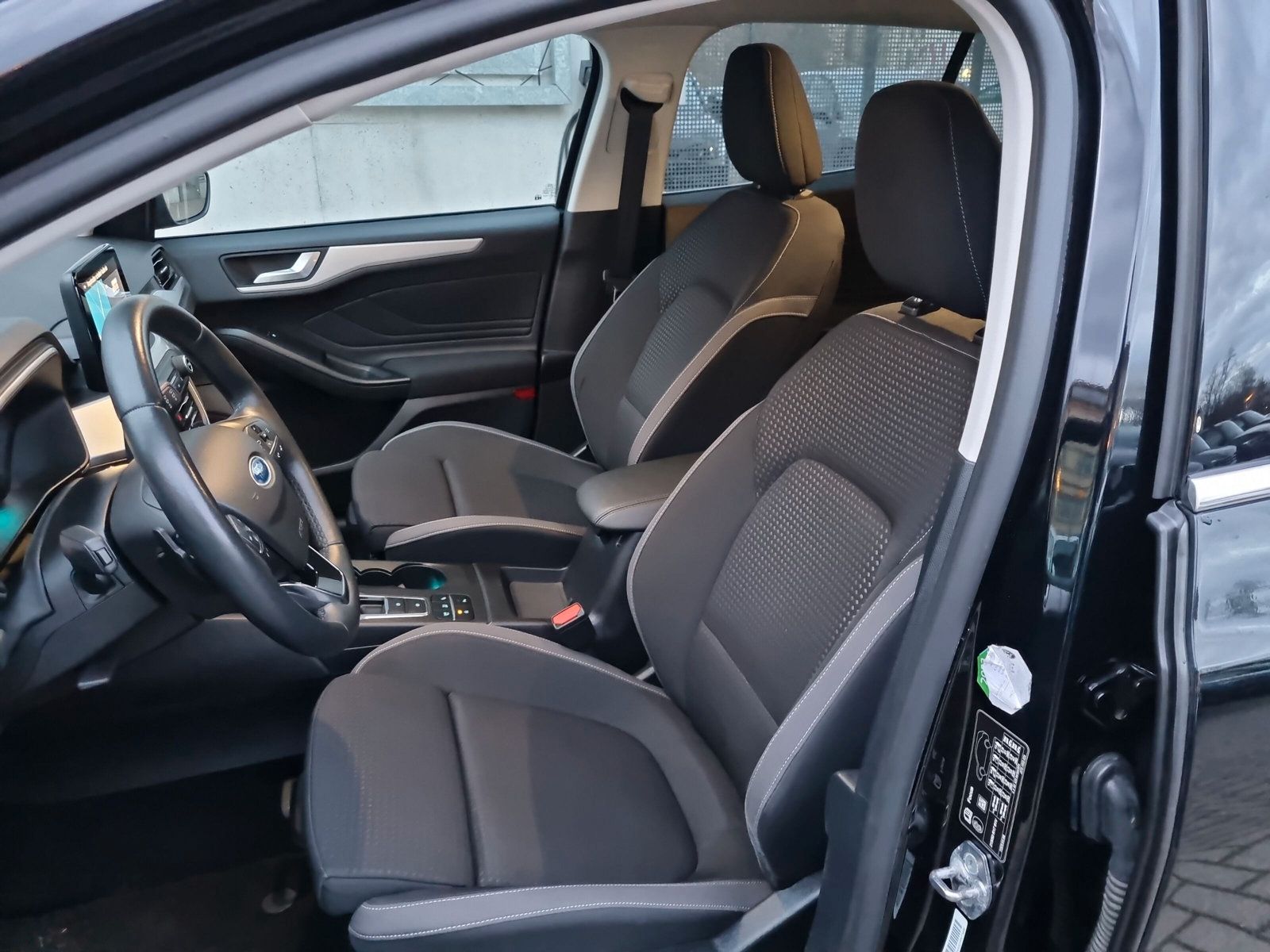 Fahrzeugabbildung Ford Focus Turnier 2.0 Cool & Connect LED SHZ KAMERA