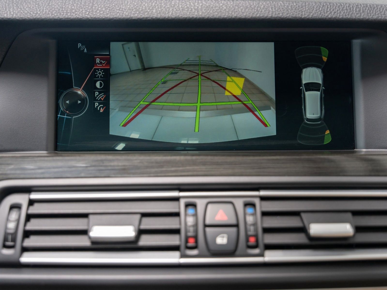 Fahrzeugabbildung BMW 530 d M Sport Kamera HUD NaviProf Panorama HiFi