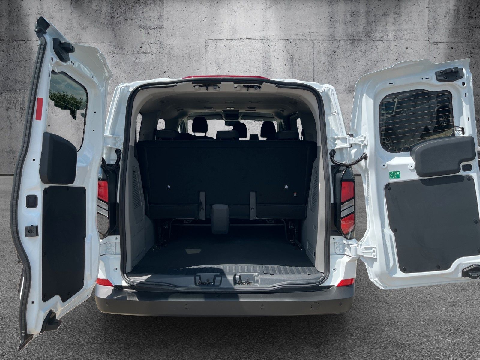 Fahrzeugabbildung Ford Transit Custom Kombi 320 L1 Trend