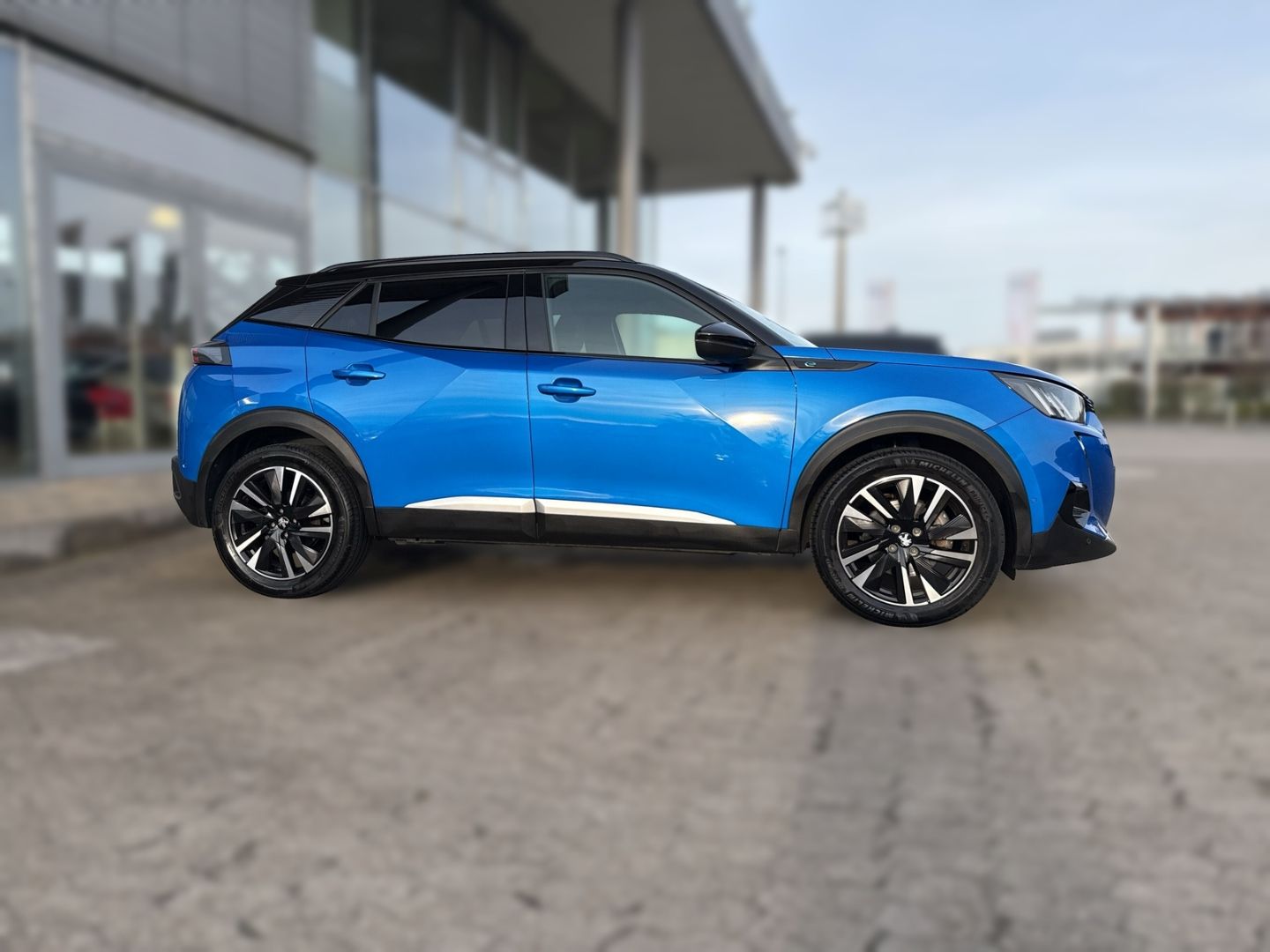 Fahrzeugabbildung Peugeot 2008 e- GT Pack El. Panodach Navi Leder Massages