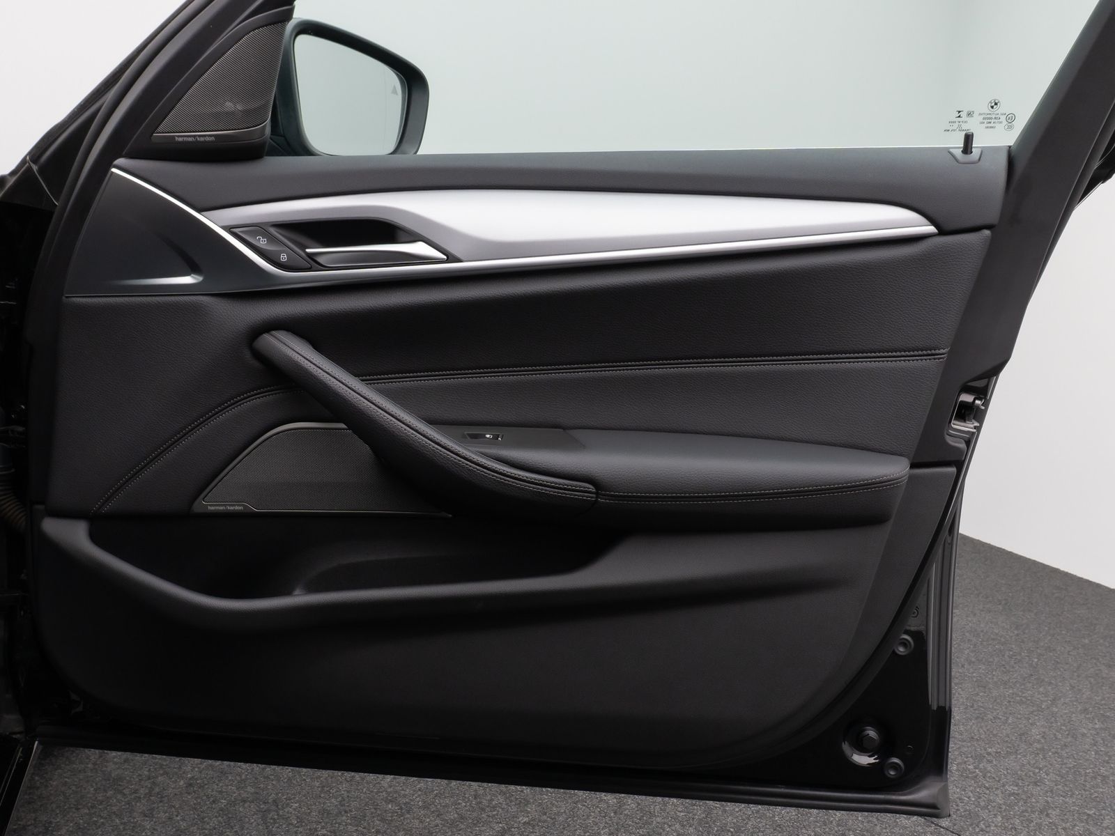 Fahrzeugabbildung BMW 520d xD Panorama Kamera HUD DAB H/K AHK Leder