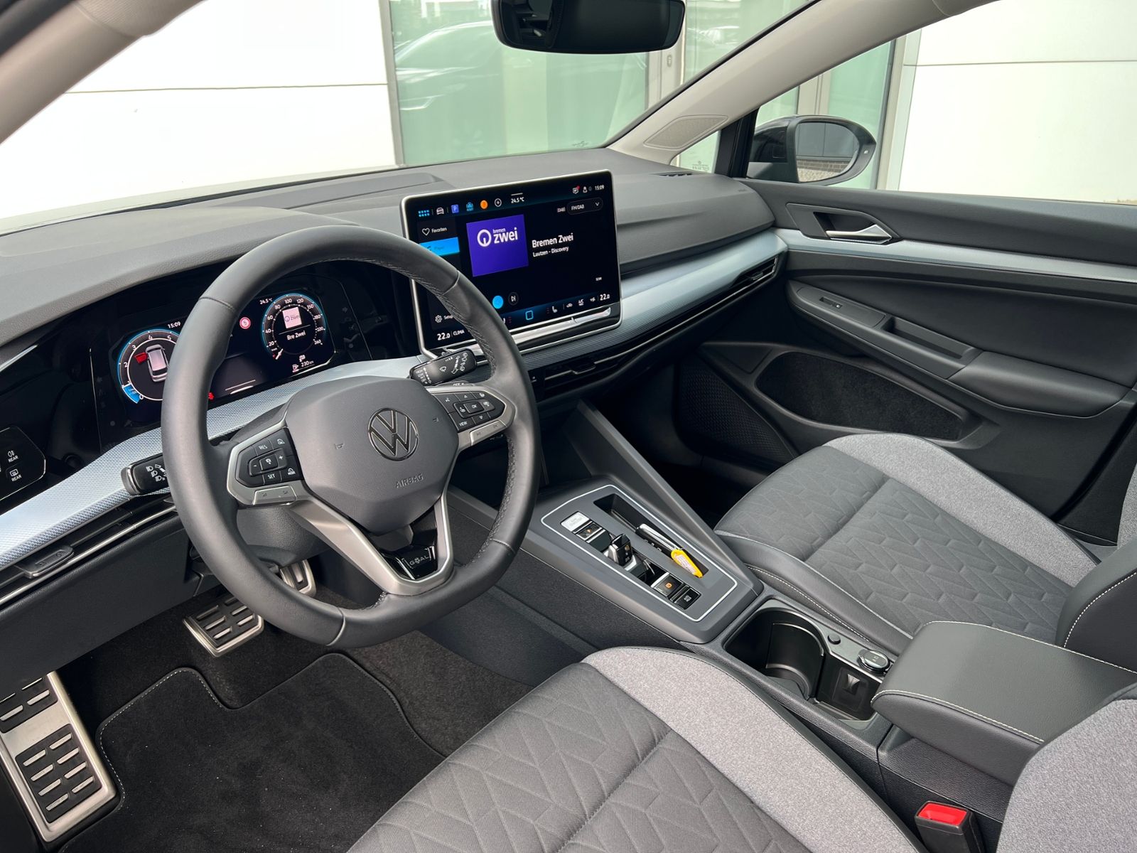 Fahrzeugabbildung Volkswagen Golf VIII Variant GOAL 1.5 eTSI DSG *AHK, LED, N