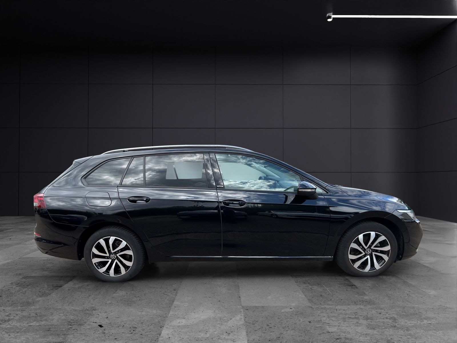 Fahrzeugabbildung Volkswagen Golf VIII Variant Active eTSI LED RFK Navi ACC S