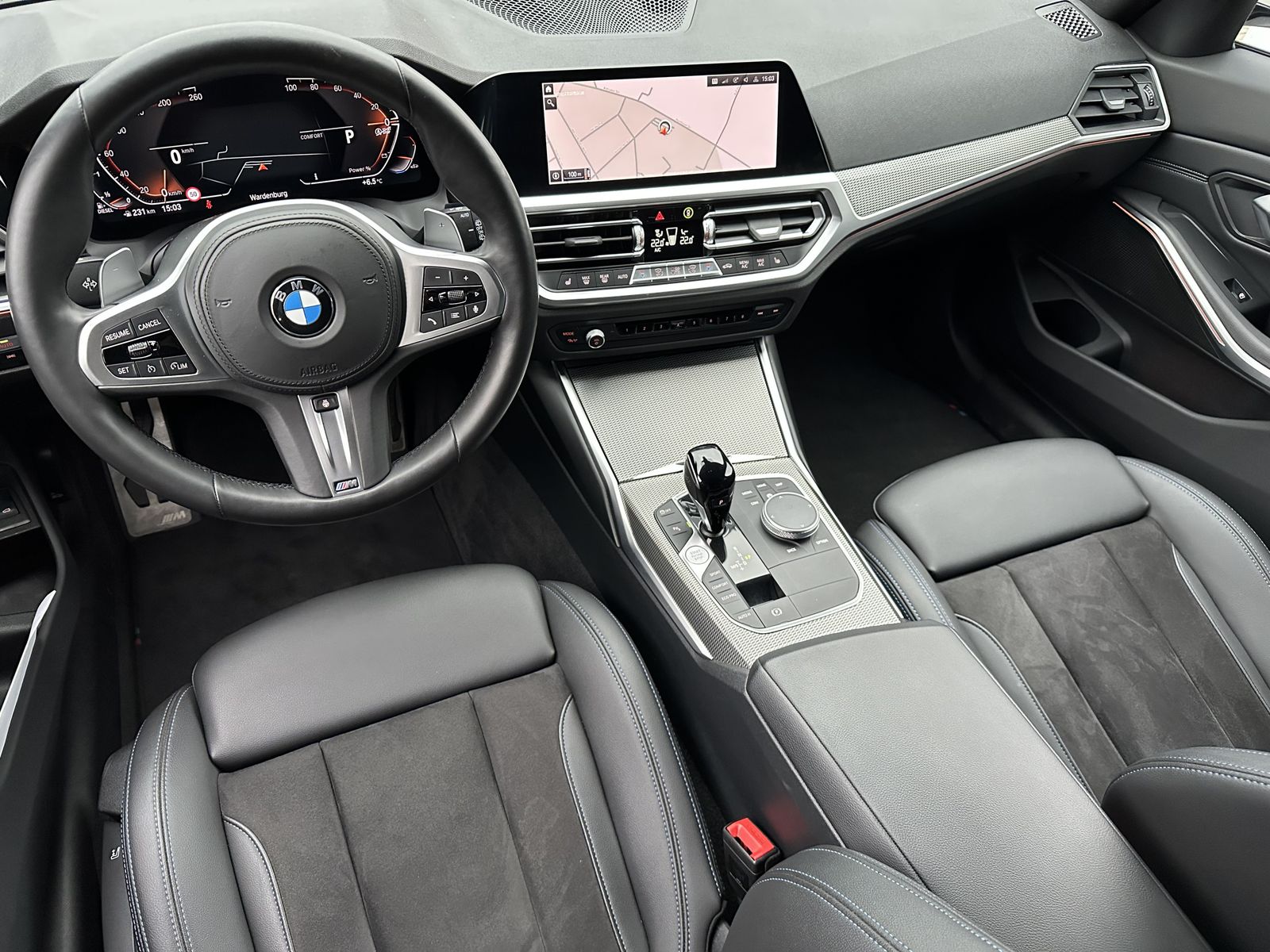 Fahrzeugabbildung BMW 320d Touring xDrive M-Sport NAV+LED+STANDHEIZUNG