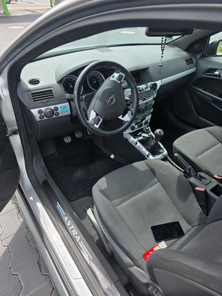 Opel Astra 2006 — photo 8