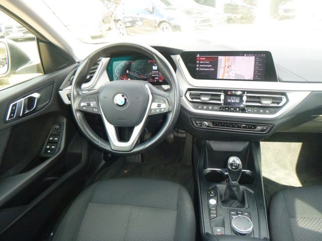 Fahrzeugabbildung BMW 218d Gran Coupé >NAV/AHK/LED/18Zoll Alu<
