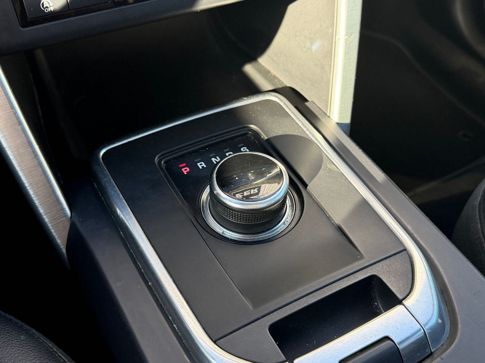 Fahrzeugabbildung Land Rover Discovery Sport SE AWD/PANO/ACC/NAVI/KAMERA/SHZ