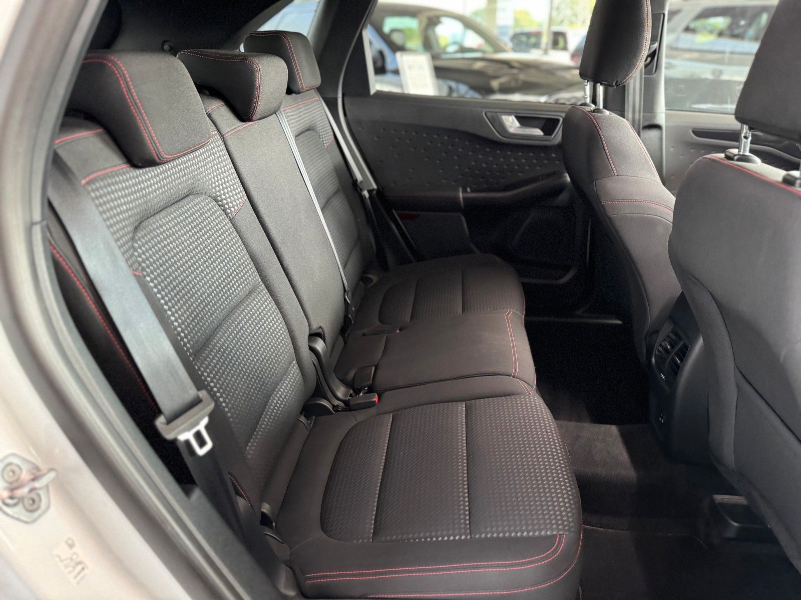Fahrzeugabbildung Ford Kuga 1.5 ST-Line "Winter-Paket DAB/Navi Kamera"