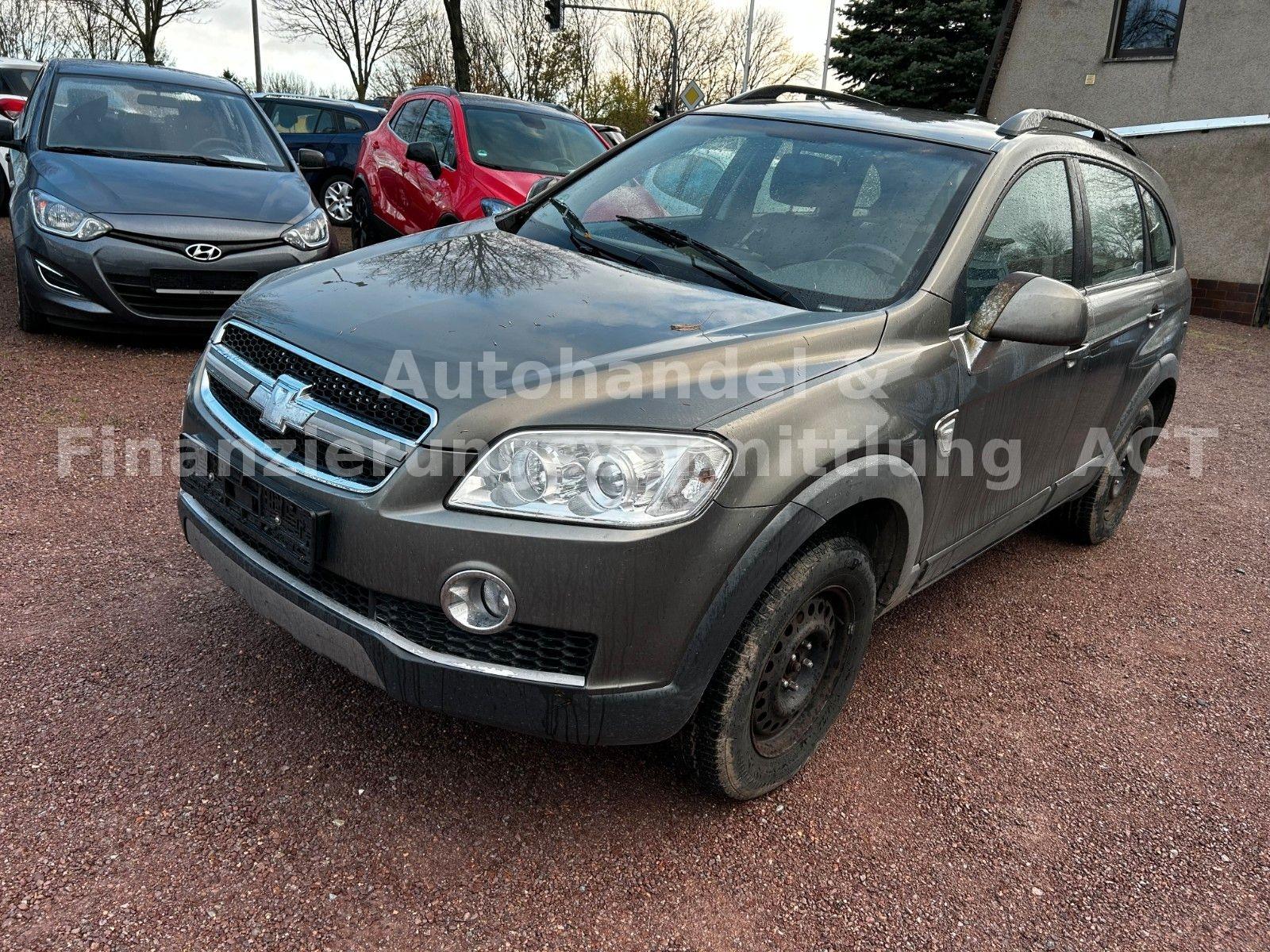 Chevrolet Captiva 2.4 ** 7-SITZER ** TEILLEDER