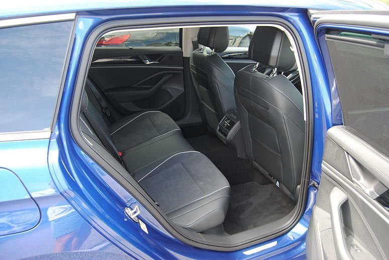 Volkswagen Passat 1.5 eHybrid DSG Elega.AHK.Navi-Max.HUD foto 8