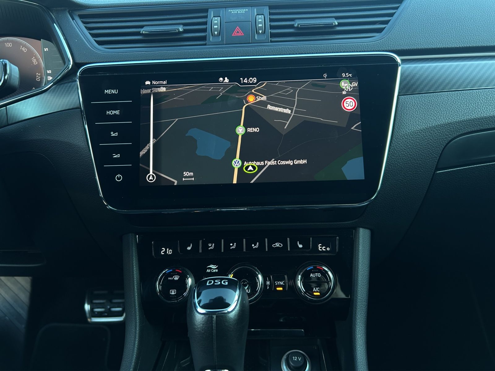 Fahrzeugabbildung SKODA Superb Combi Sportline iV Matrix STH AHK SH PANO